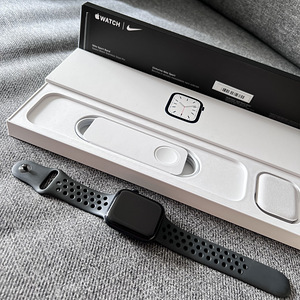 Apple Watch Series 7 45mm Midnight GPS (1 foto / 3)