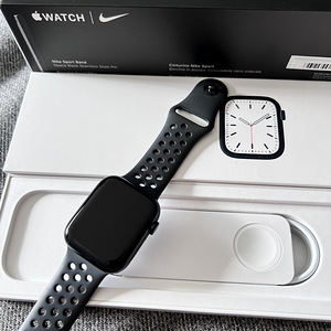 Apple Watch Series 7 45mm Midnight GPS (3 foto / 3)