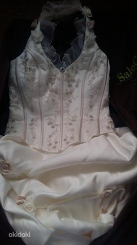 Очень красивое свадебное платье (фото #3)