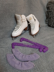 Uisud Jackson Mystique 3 1/2 C (1 foto / 2)