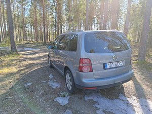 Volkswagen Touran (4 foto / 13)