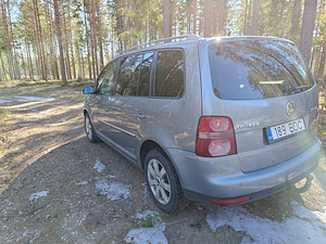 Volkswagen Touran (5 foto / 13)