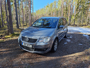 Volkswagen Touran (6 foto / 13)