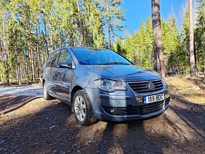 Volkswagen Touran (7 foto / 13)
