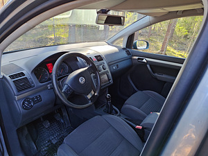 Volkswagen Touran (8 foto / 13)