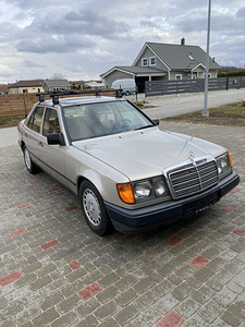 W124 mercedes-benz e260 (2 foto / 12)