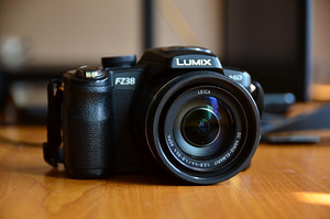 Panasonic Lumix DMC-FZ38 (12.1MP, 18 x Optical Zoom) (3 foto / 3)