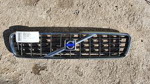 Volvo C30, C70, S40, V50 ESIGRILL / ILUVÕRE 2004-2007 (1 foto / 2)