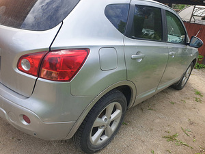 NISSAN QASHQAI (5 foto / 9)
