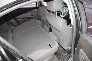 Chevrolet Cruze 1.8 Automaat • Väike läbisõit • ÜV 2027 (9 foto / 14)
