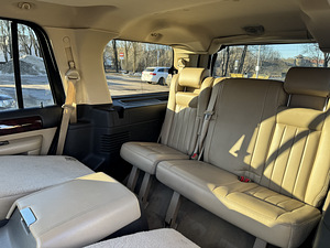 Lincoln Navigator (15 foto / 15)