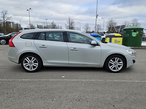 Volvo v60 2.0d5 120kw 2011 AT (2 foto / 10)