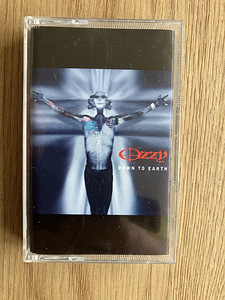 OZZY OSBOURNE – DOWN TO EARTH (1 foto / 4)