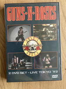 GUNS N’ ROSES – LIVE IN TOKYO 1992 TOPELT DVD (1 foto / 3)