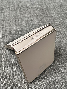 Samsung Galaxy Z Flip 4 5G-128GB Pink Gold (6 foto / 8)