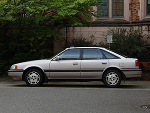 Mazda 626 2,2i kat, luukpära, 1989 (1 foto / 3)