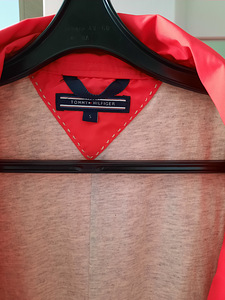Ilus peaaegu uus Hilfiger jope (2 foto / 4)