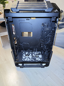 Корпус Cougar + 4 вентилятора Corsair + различные HUBы и про (4 фото из 10)