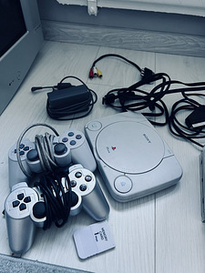 Sony Playstation One (3 фото из 10)
