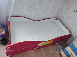 Детская кровать (2 фото из 2)
