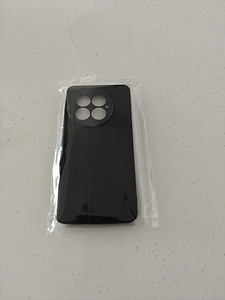 Oneplus 13 Soft Leather kaitseümbris + klaas UUS (2 foto / 3)