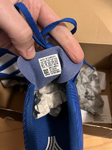 Adidas jalgpalli puutsad, suurus 43 (4 foto / 4)