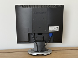 Samsung SyncMaster 910N monitor (3 foto / 3)