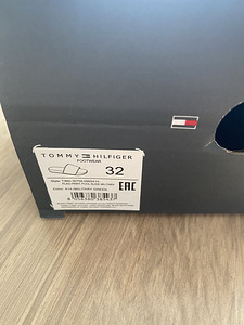 Tommy hilfiger plätud, suurus 32 (2 foto / 3)