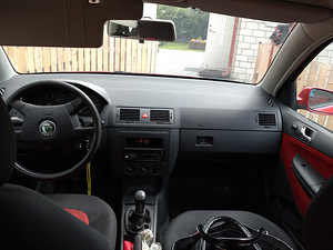 Skoda Fabia (5 foto / 5)
