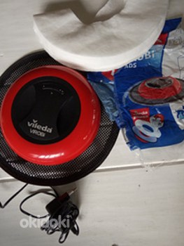 Пылевой робот Vileda VIROBI с аккумулятором + подушки (фото #1)