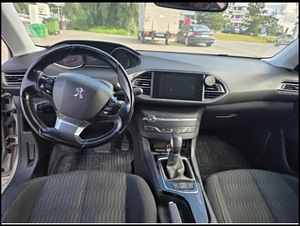 Прокат автомобилей (3 фото из 3)