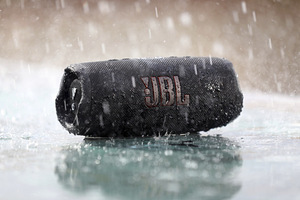 UUS! JBL Charge 5, Original, Kinnises Karbis! Black/Blue. (9 foto / 10)