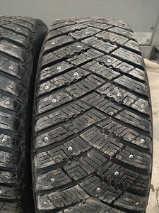 Goodyear Ultragrip IceArctic 215/60/R17 8mm (3 foto / 6)