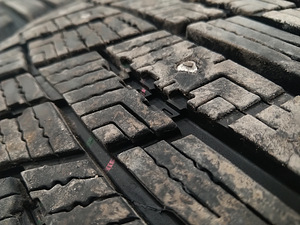 Goodyear Ultragrip IceArctic 215/60/R17 8mm (4 foto / 6)