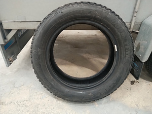 Goodyear Ultragrip IceArctic 215/60/R17 8mm (5 foto / 6)
