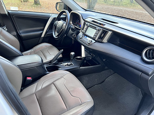 Toyota Rav4 (7 foto / 11)