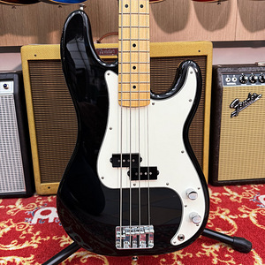 Fender Player Precision Bass MN Black (2 фото из 6)