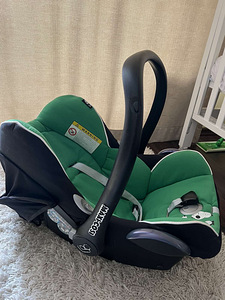 Автомобильное кресло Maxi Cosi (3 фото из 3)