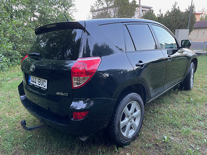 Toyota RAV-4 (2 фото из 9)