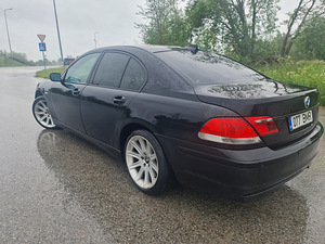 BMW 730D 2007 (2 foto / 13)