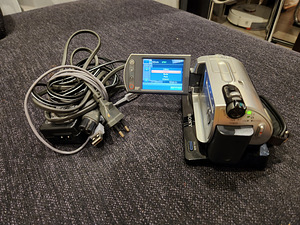 Videokaamera SONY DCR-SR32 30GB HDD (3 foto / 4)