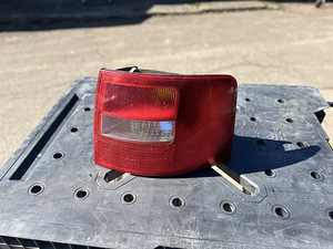 Parempoolne esituli - audi a6 c5 (rest) (1 foto / 1)