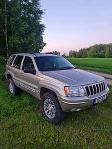 Jeep Grand Cherokee (4 foto / 6)