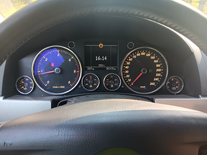 VW Touareg (2 foto / 12)