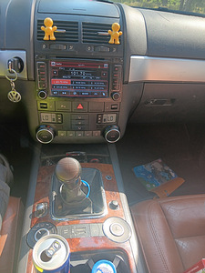VW Touareg (3 foto / 12)