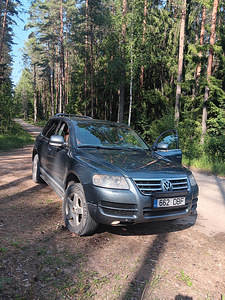 VW Touareg (6 foto / 12)