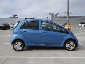 Mitsubishi i-MiEV (3 foto / 13)