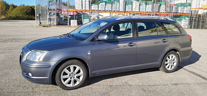 Toyota Avensis (2 foto / 8)