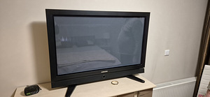 Samsung 42" + Pult (1 foto / 3)