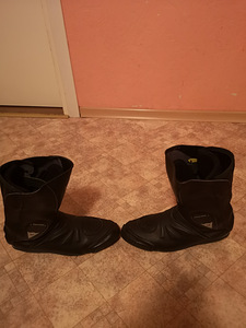 Dainese motosaapad nr. 44 (4 foto / 5)